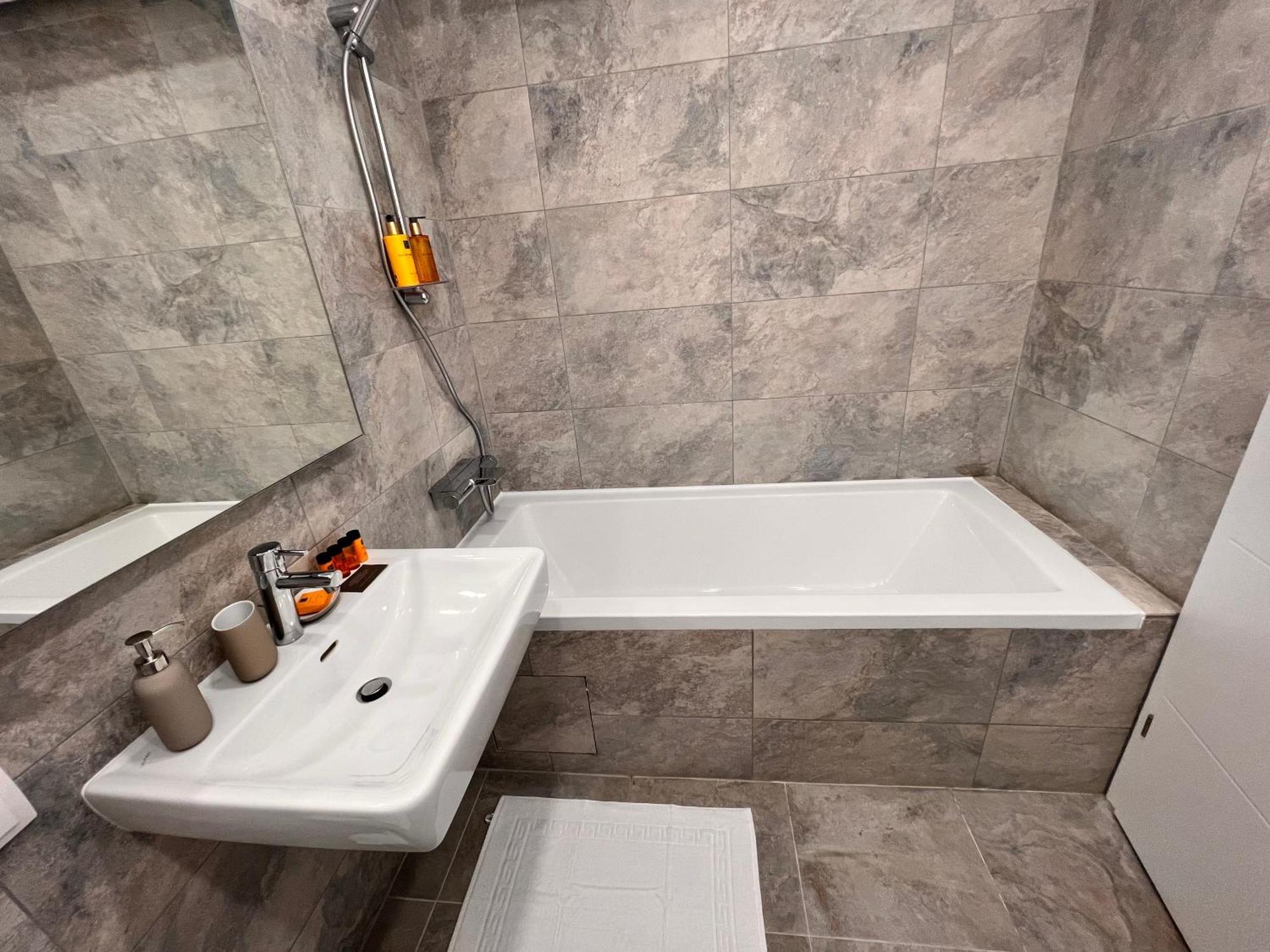 Cosy Stay Bukares Bagian luar foto