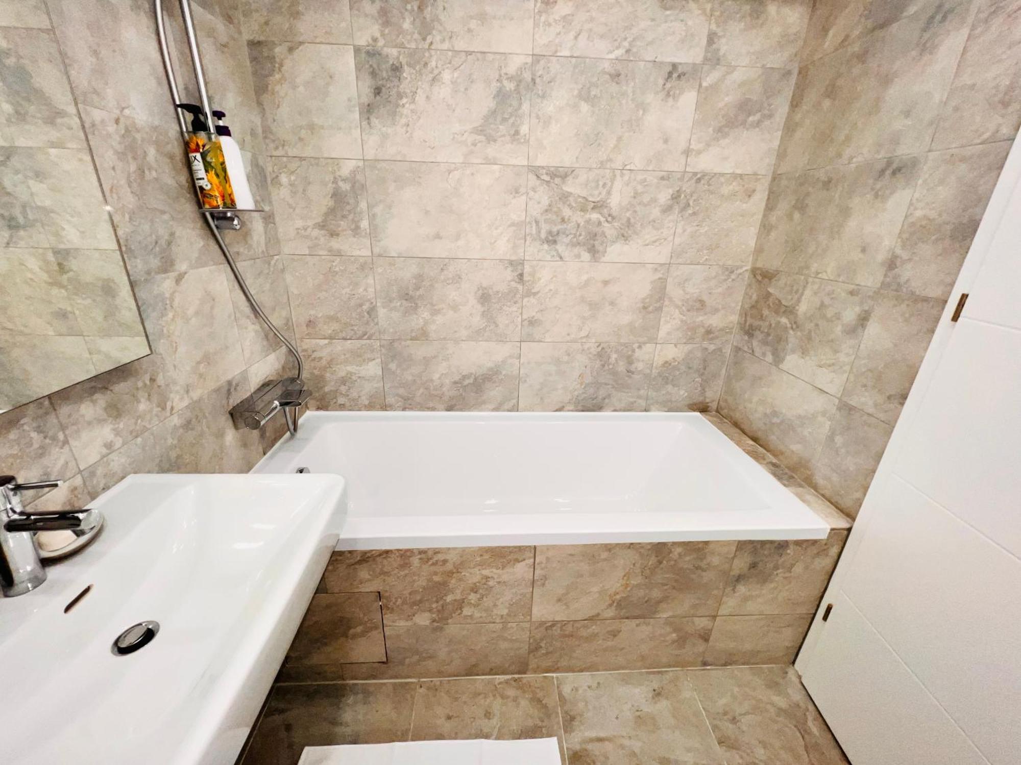 Cosy Stay Bukares Bagian luar foto